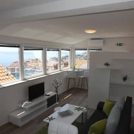Panorama Apartment *