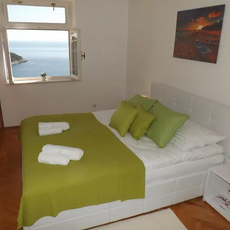Panorama Apartment *